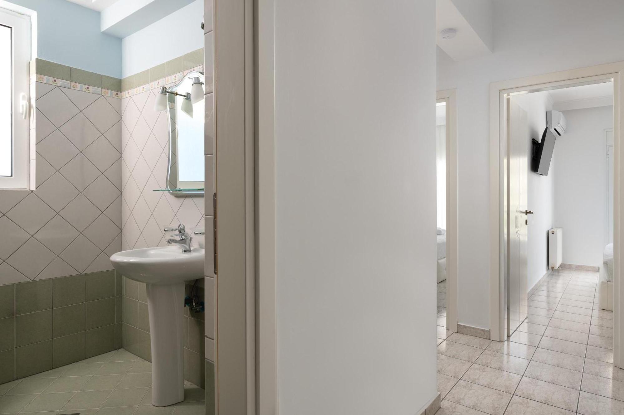 White&Blue Luxury Suites Ialysos  Exterior foto