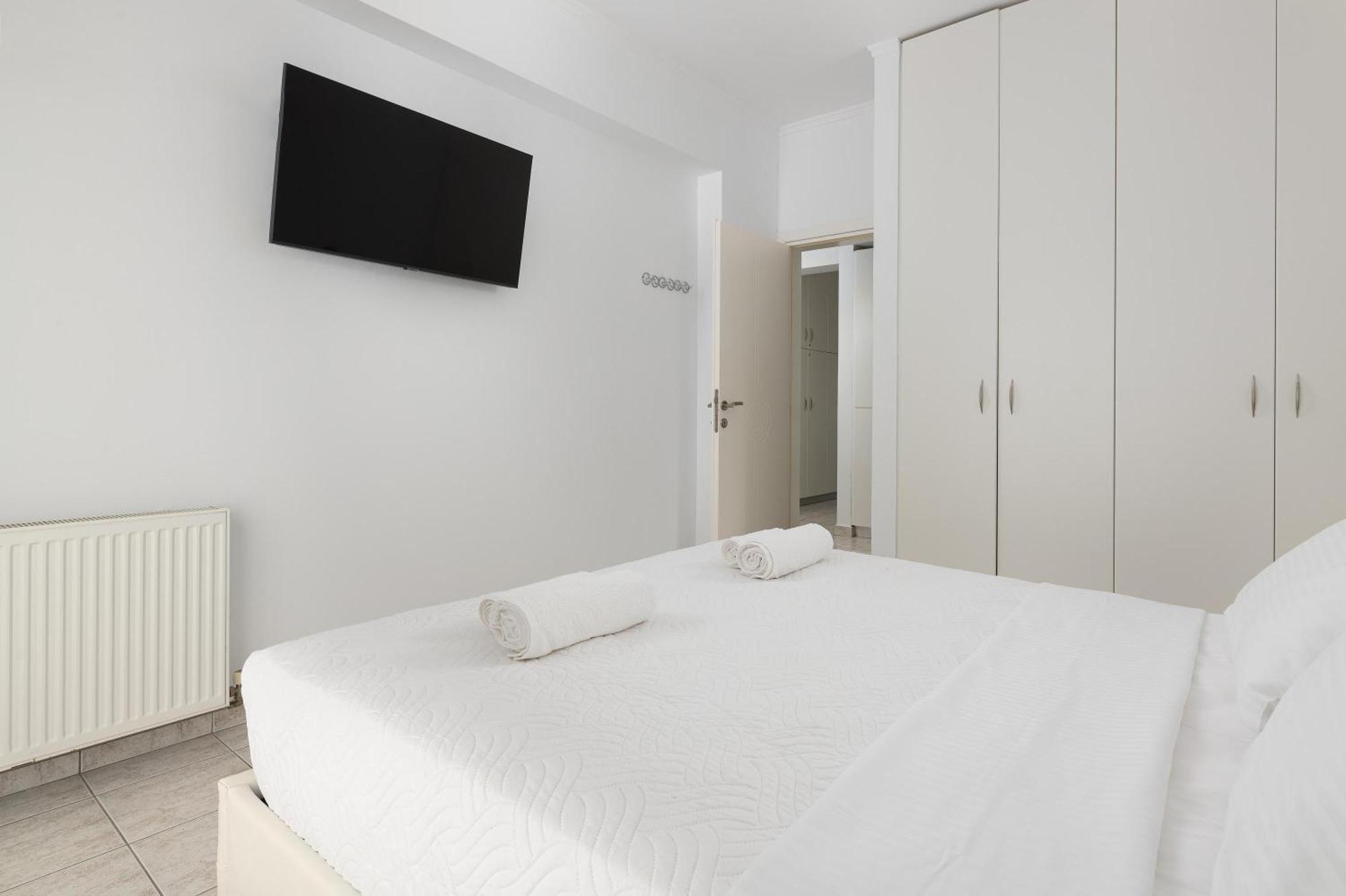 White&Blue Luxury Suites Ialysos  Exterior foto